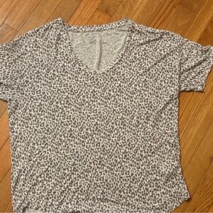 American Eagle Outfitters Gray Leopard Print V-Neck Tee